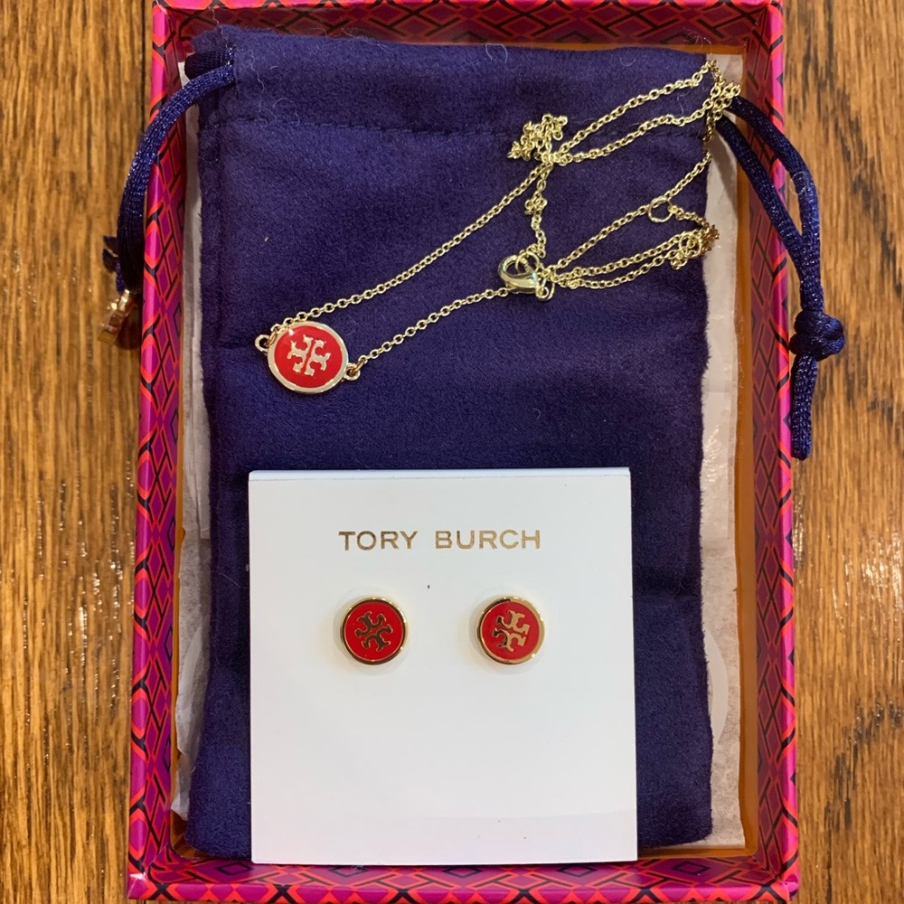 Earrings and necklace set